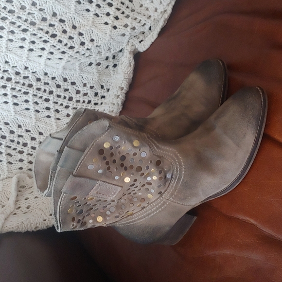 Diba True Shoes - Like new Diba True distressed leather Cowgirl boots sz.7